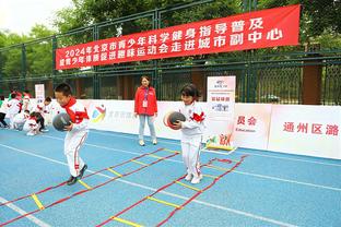 女子单人双桨中国选手刘睿琦获得银牌